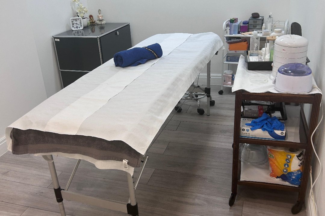 Urvi Beauty&clinic, Maze Hill, London