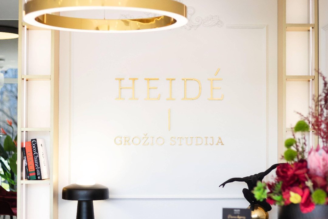 Angela blakstienų priauginimo meistrė grožio studijoje HEIDĖ, Perkunkiemis, Vilnius
