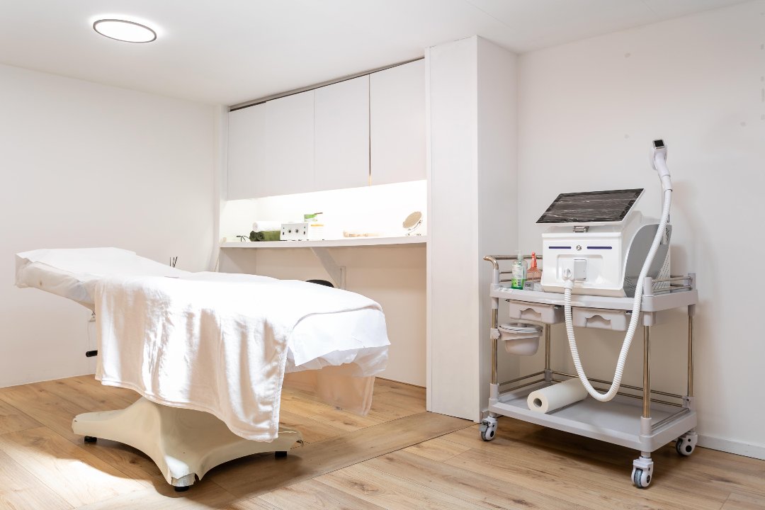 Essence Beauty , Schinkelbuurt, Amsterdam
