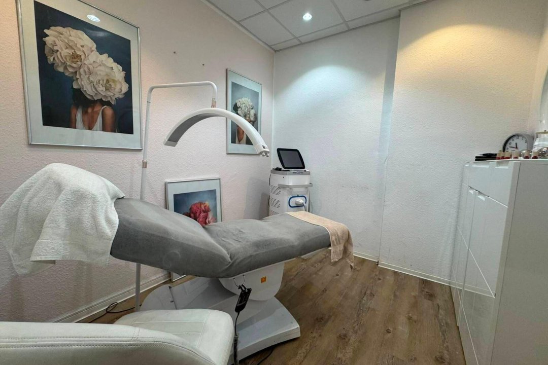 Elenasbeautylounge im Beauty Liebe, Alt-Weiden, Köln