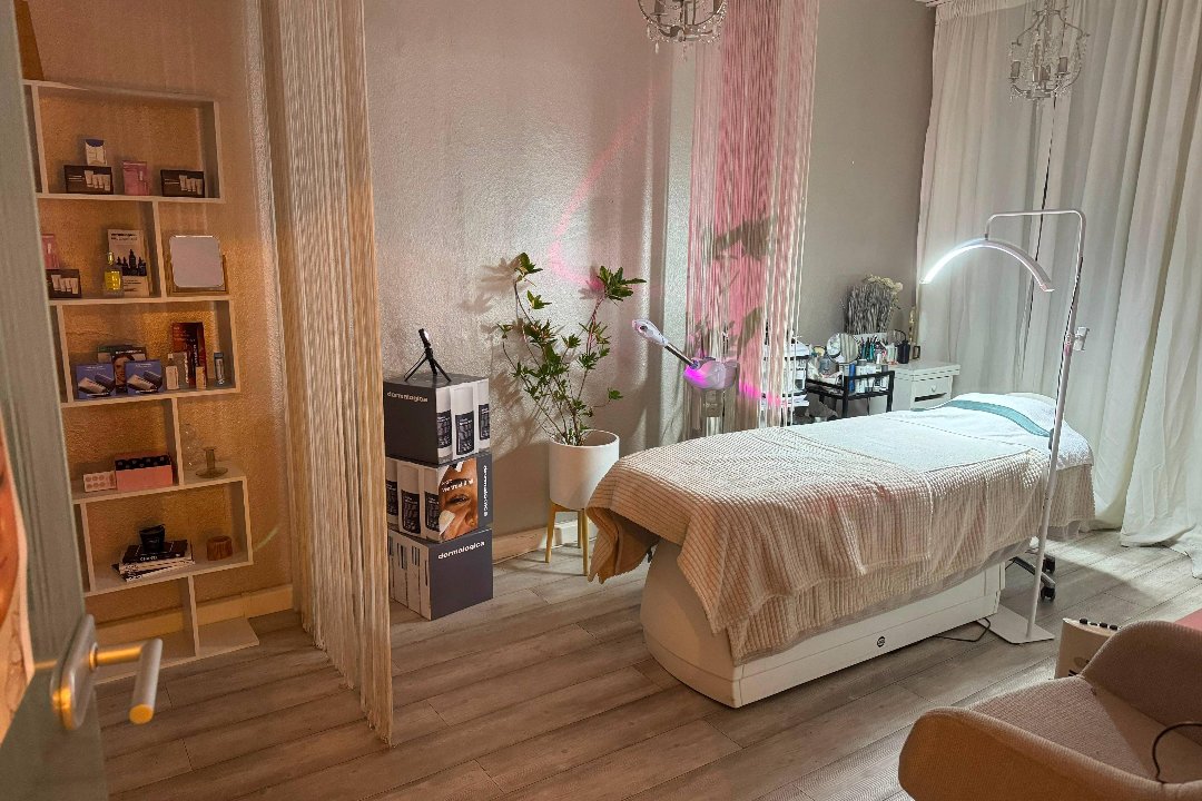 Mahshid Beauty Bar, zu weiteren Stadtteilen, Stuttgart