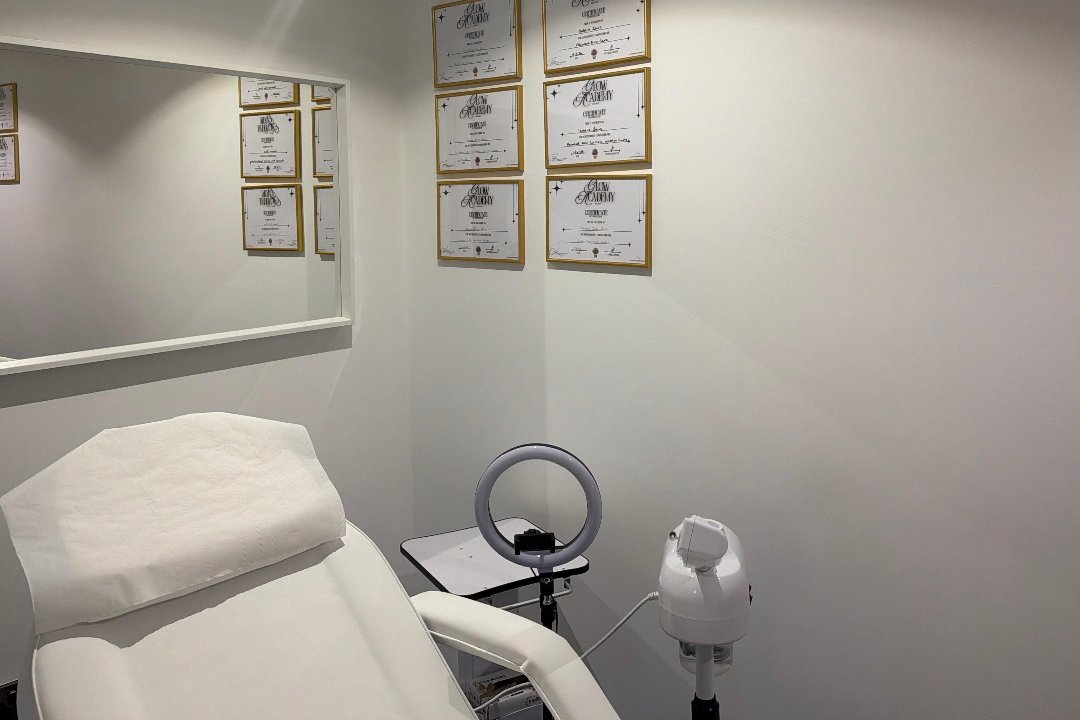 Glammed by Isabella, Esher, Surrey