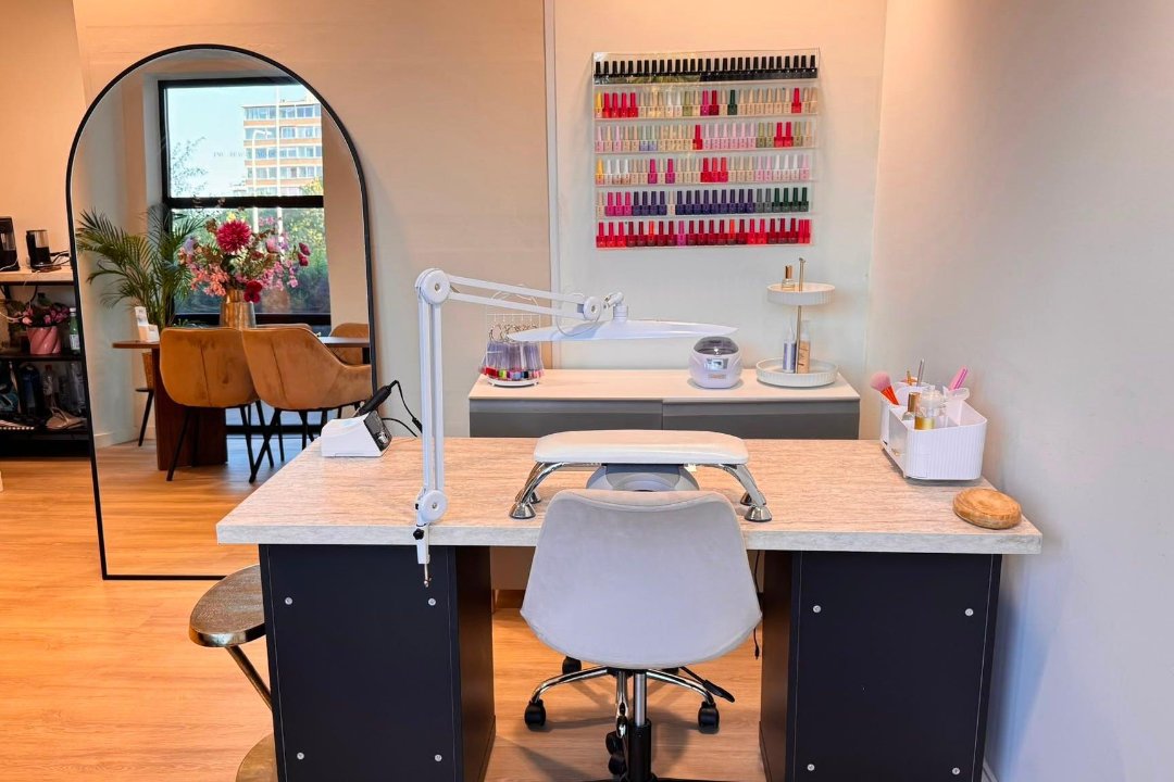Timelessnails, Van der Hooplaan, Noord-Holland