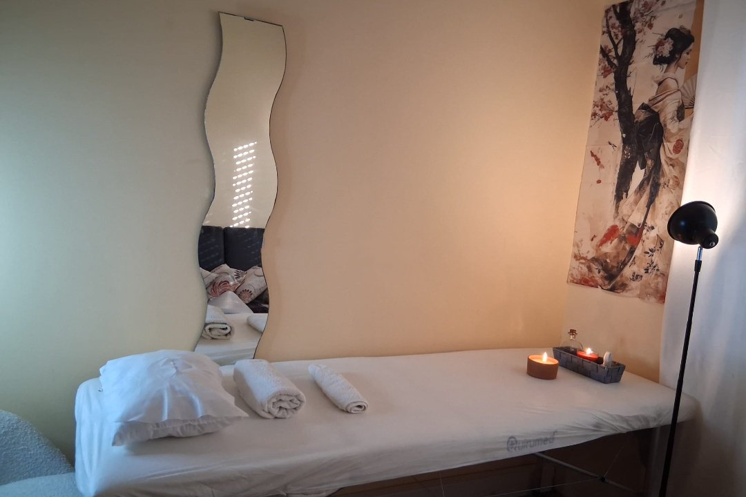 Lena Vasconcellos- Massoterapia e Estética Aplicada, Porto
