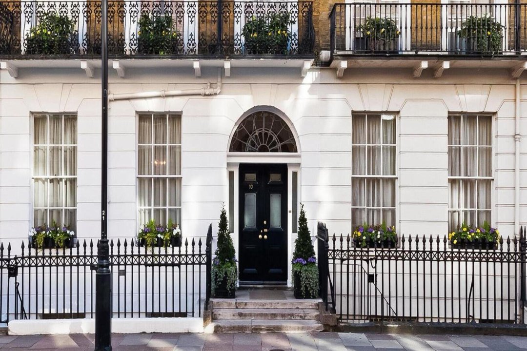 Glow & Go by CosmeDocs, Harley Street, London