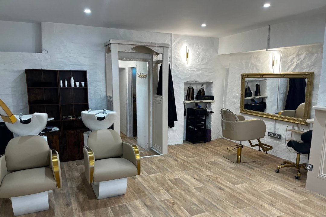 Illusionz Extensions, Glin