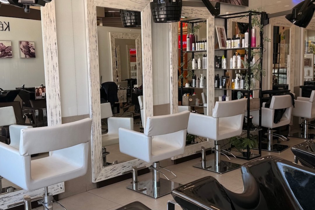 Le Petit Salón Coiffeur Peluqueria Unisex Sant Boi, Sant Boi de Llobregat, Provincia de Barcelona