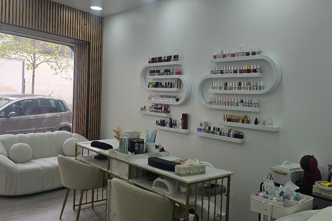 KAUR Beauty & Nails, République - Point du Jour, Hauts-de-Seine