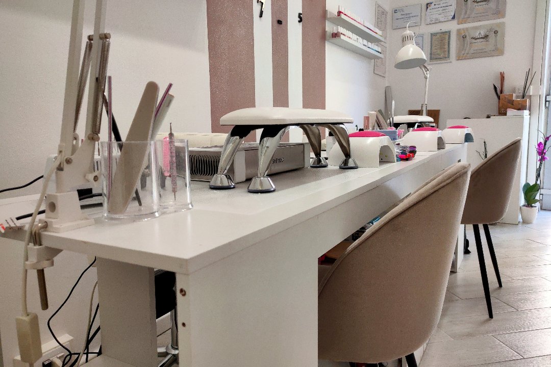 Glow Room Estetica e Nails, Piazza Bologna, Roma