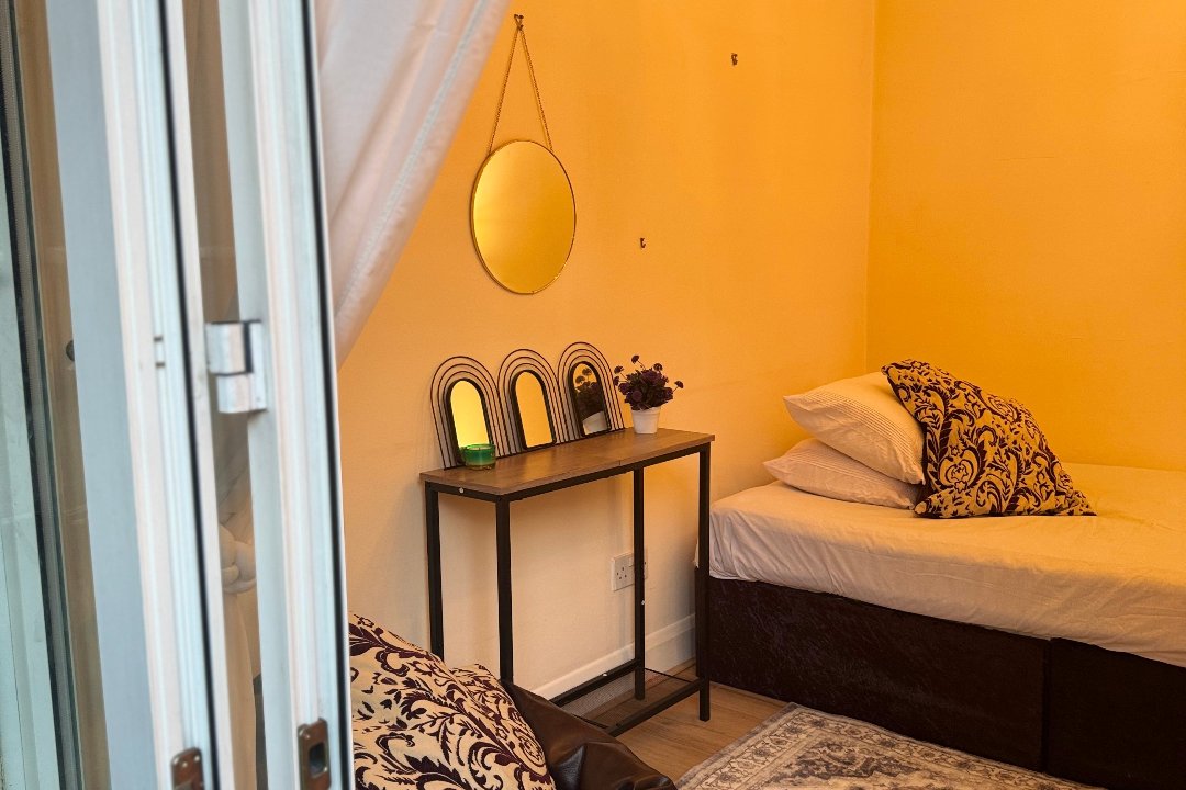 Tunu’s Beauty Bar, Cranbrook, London