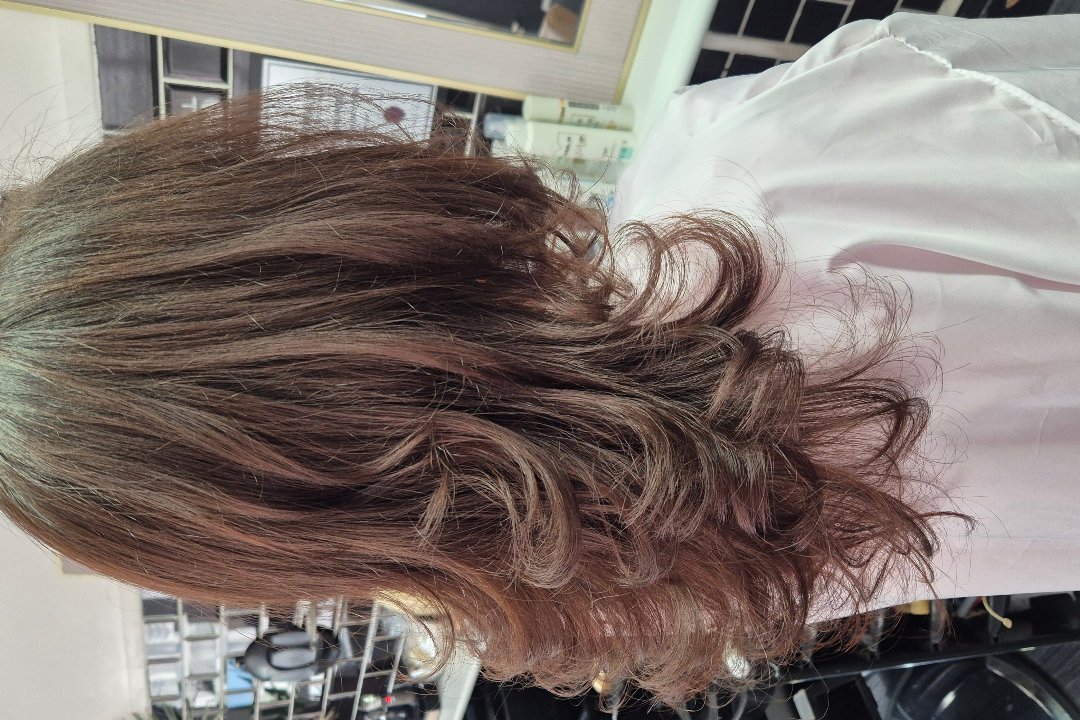 F'Amos Beauty Hair, Mander Centre, Wolverhampton