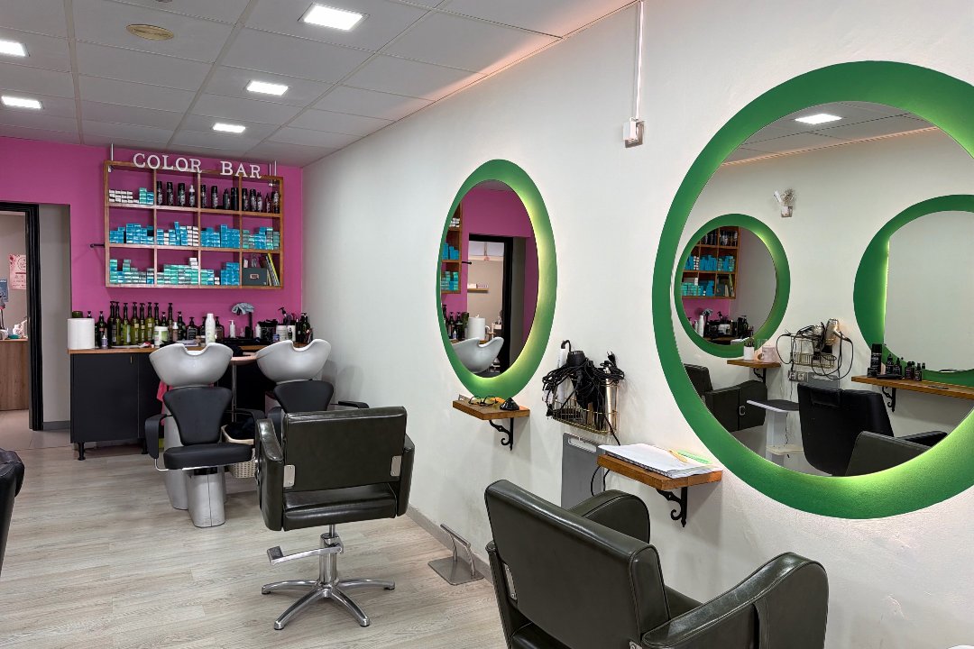 Modern Glam Salon, Lugo