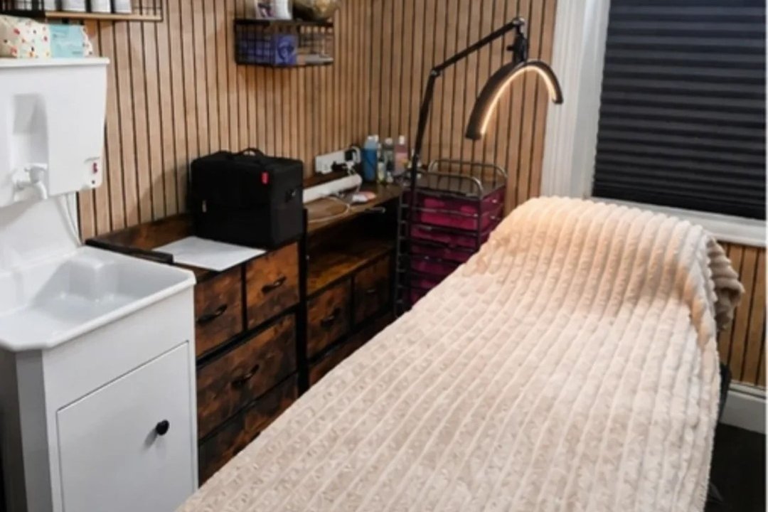 Lash Resort, Berry Brow, Kirklees