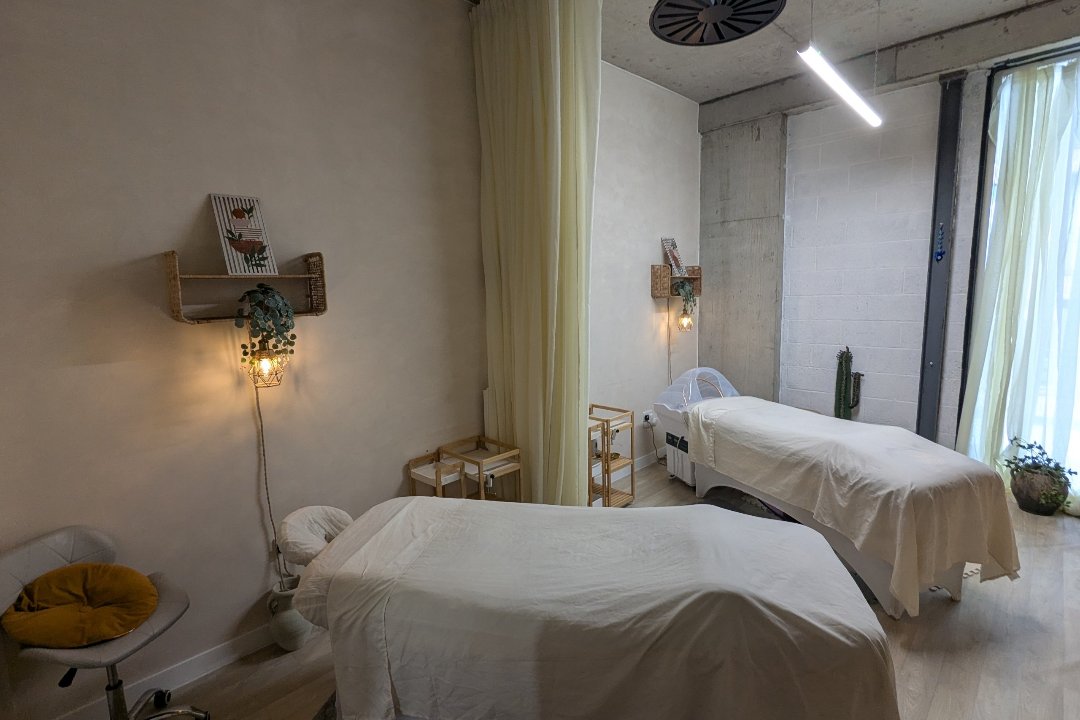 Indulge Pamper Relax - Wellness studio, Old Ford, London