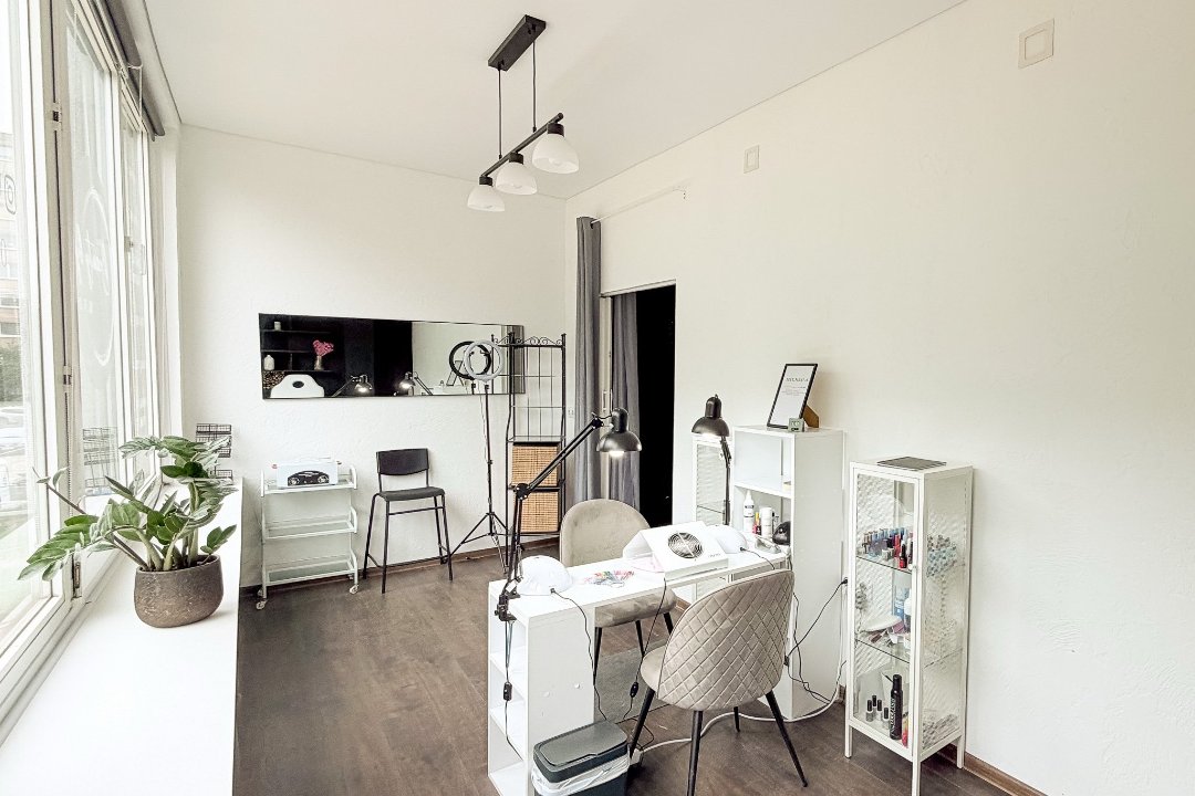 Glossip | Manikiūro studija, Karoliniškes, Vilnius