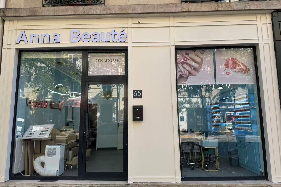 Anna Beaute, Métro Boucicaut, Paris