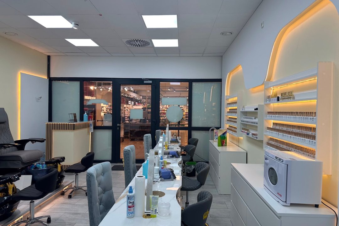 Luxe Nails im Hit Markt, Sankt Augustin