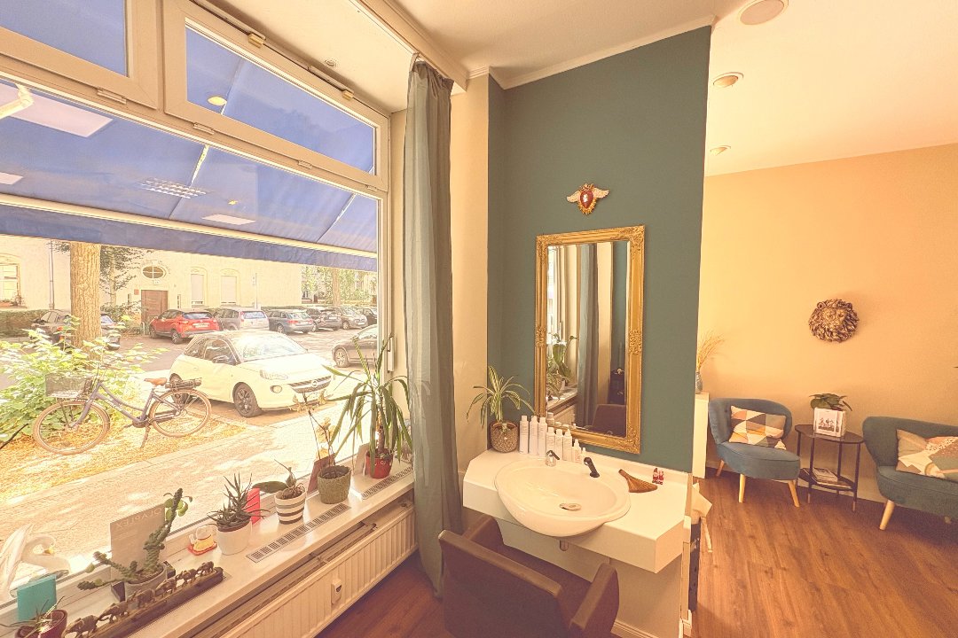 NEDA The Hair Medium, Bayerischer Platz, Berlin