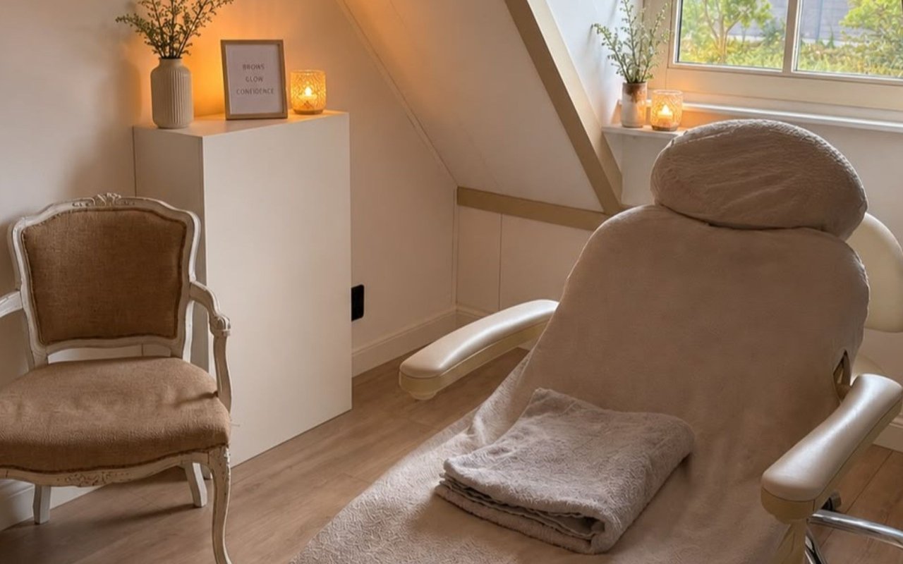 Interieur van Weesper Brow & Glow in Weesp