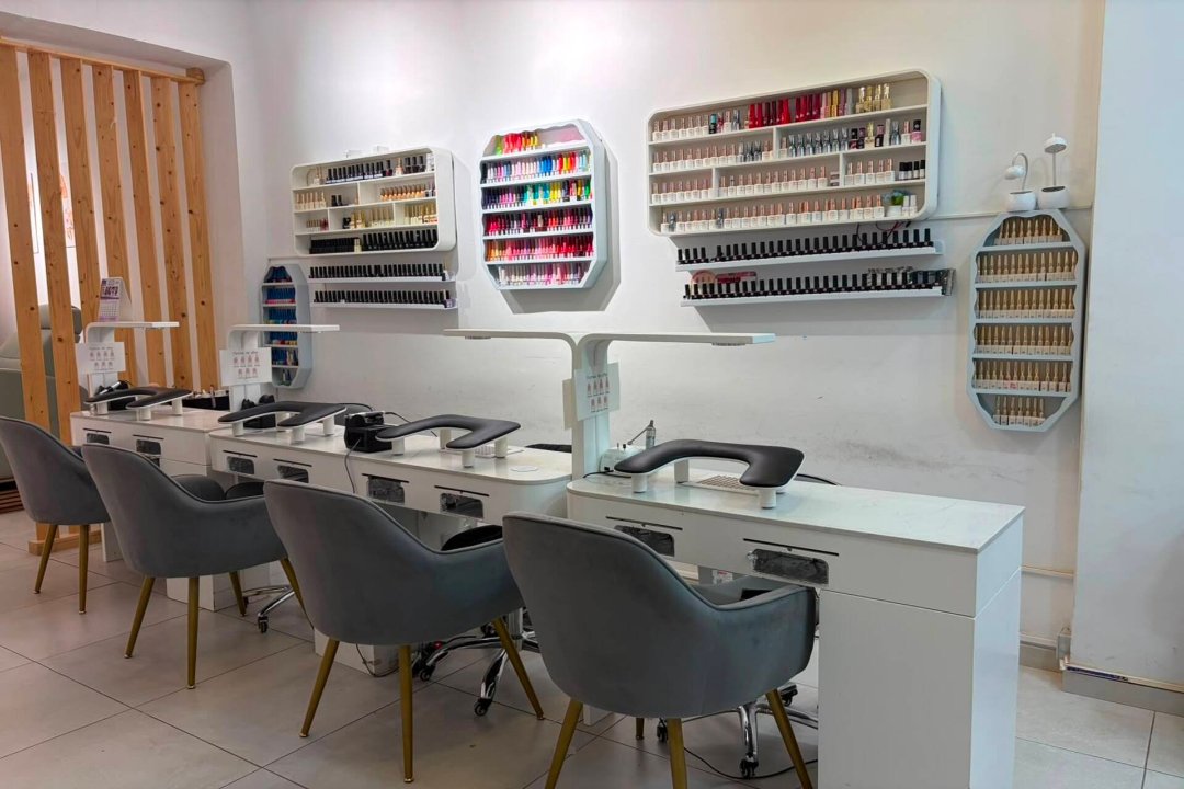 M&X Estética y Uñas, Torrent
