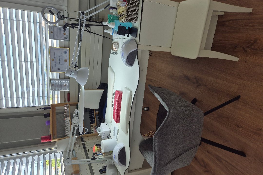 AR nailtherapist, Cham