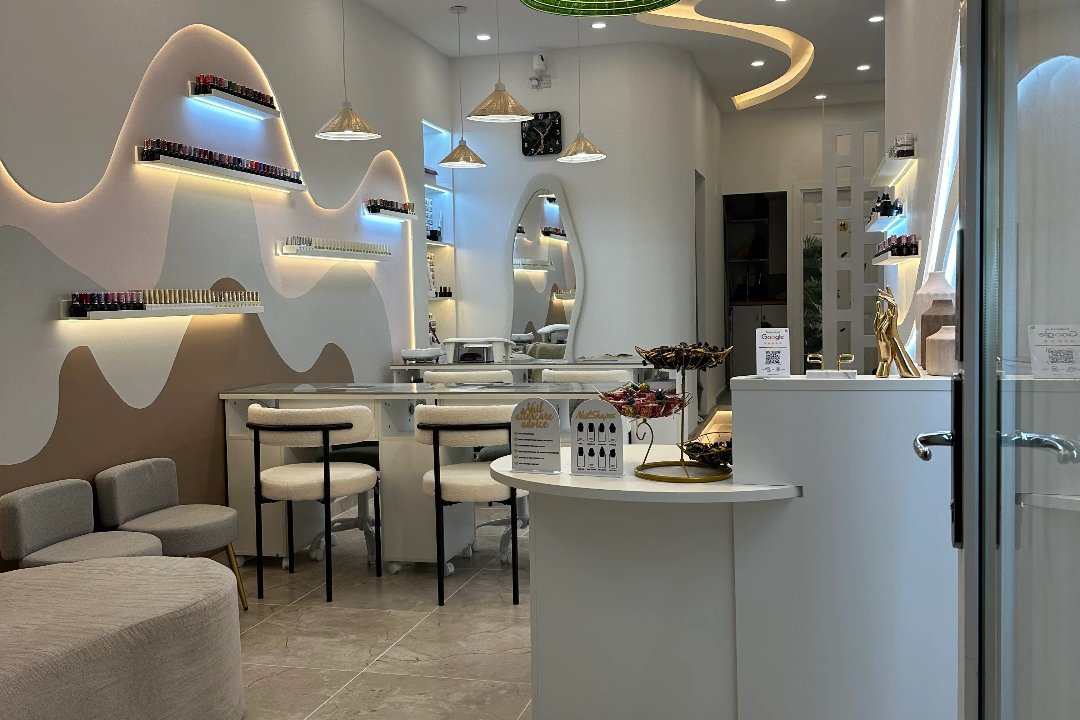 Bare & Bloom Nail Spa, Tollcross, Glasgow