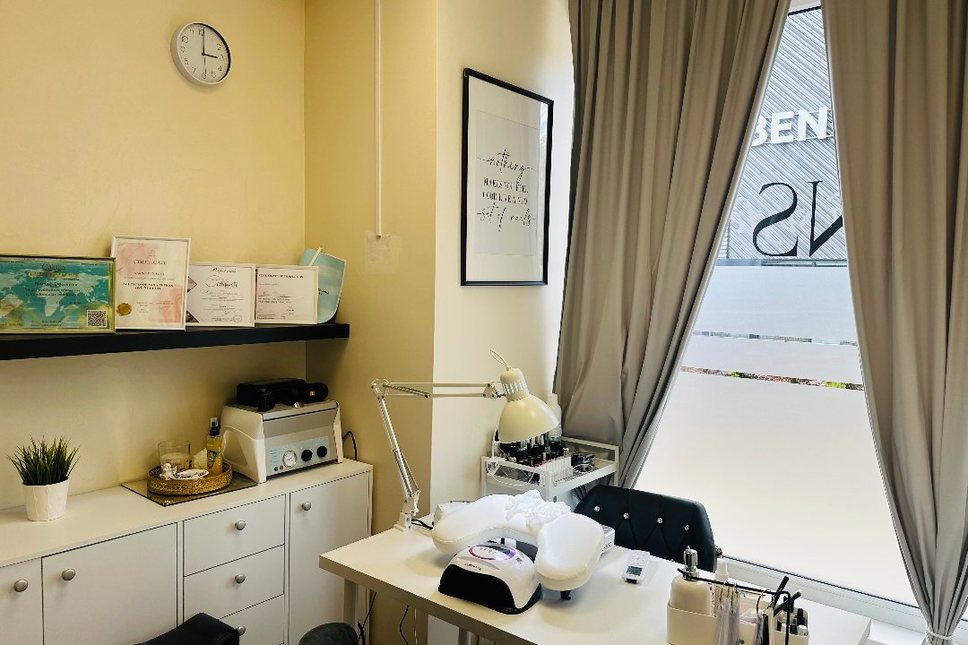 Manikiūro ir pedikiūro meistrė Gloss Nails, Justiniškes, Vilnius