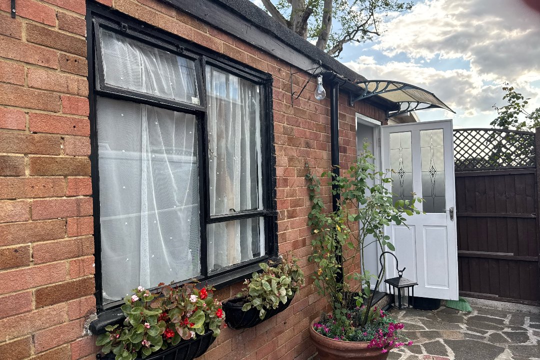 Bonna Salon, Hainault, London