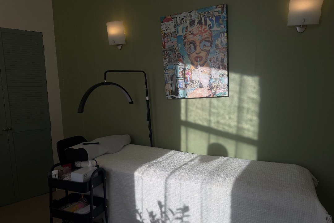 Beauty Bar, The Glades, London