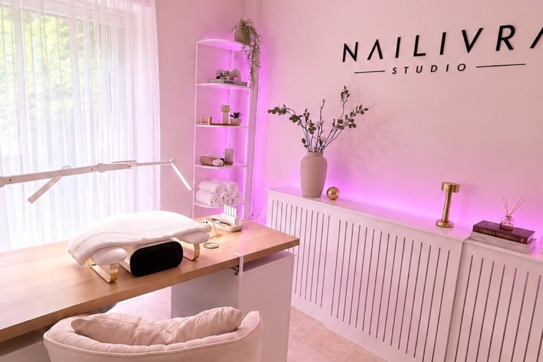Nailivra, White Rose, Leeds