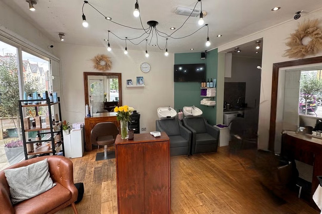 Stella Haistylist & Beautician, Waterlow Park, London