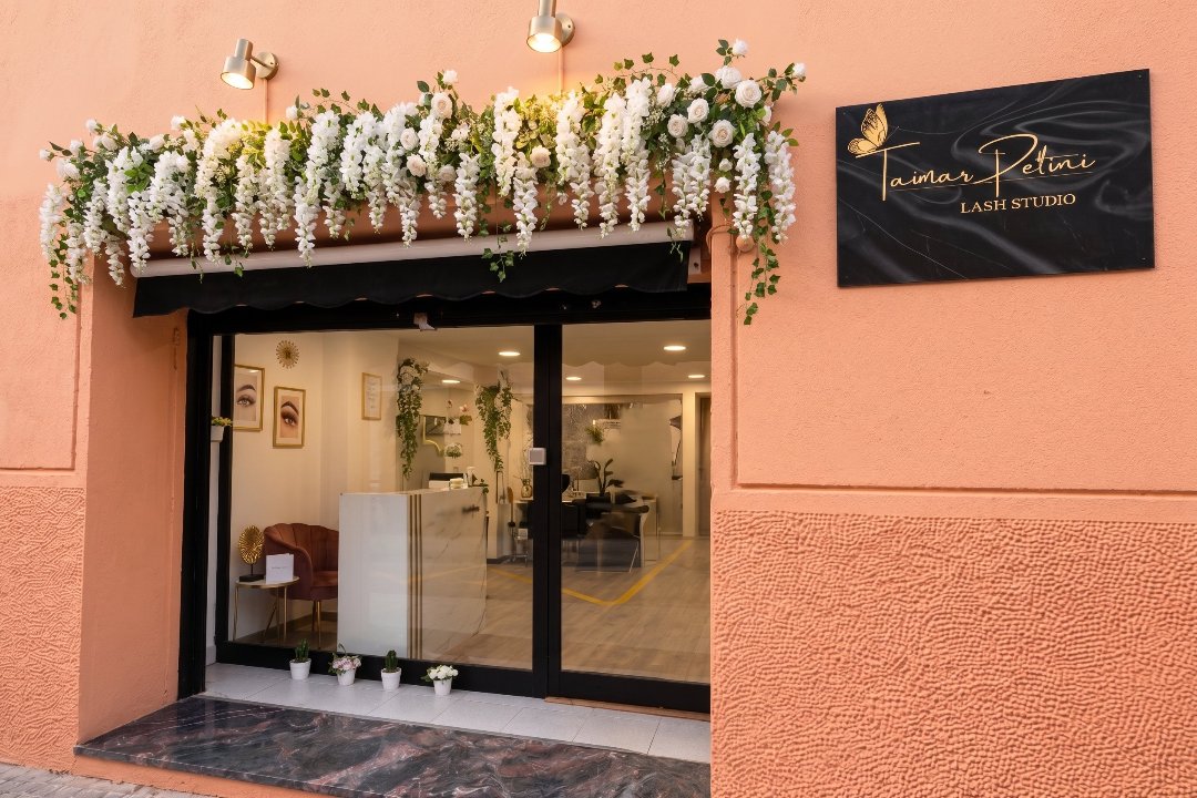 Lash Taimar Petini, Eixample, Provincia de Barcelona