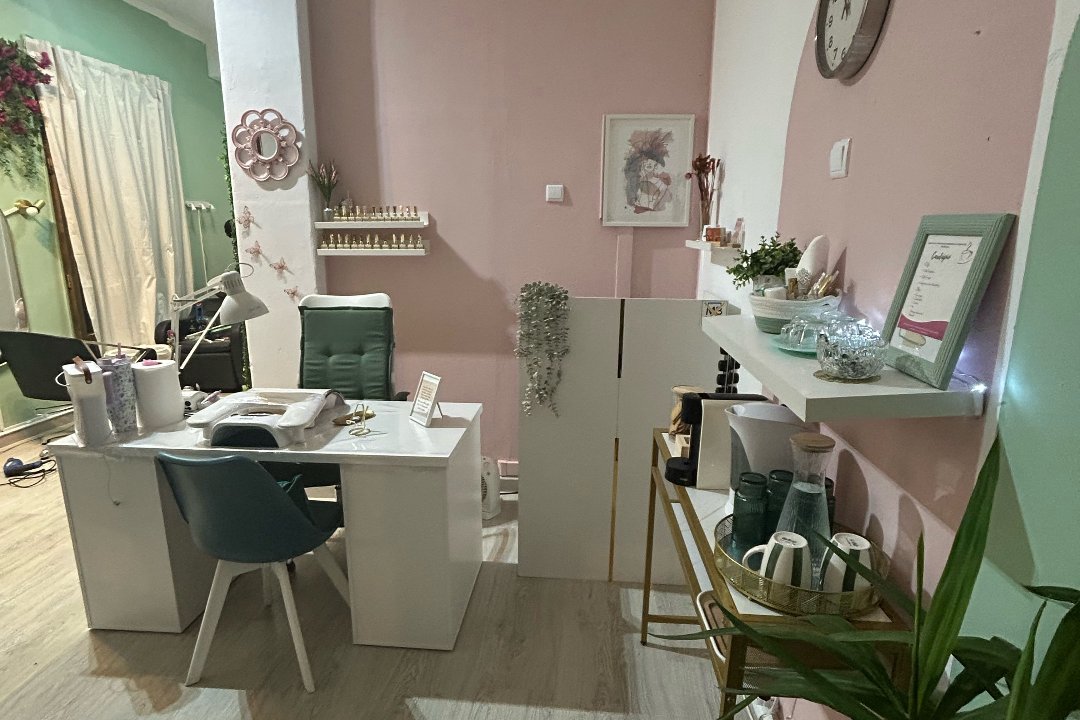 Mayna Cristina Beauty, Almada