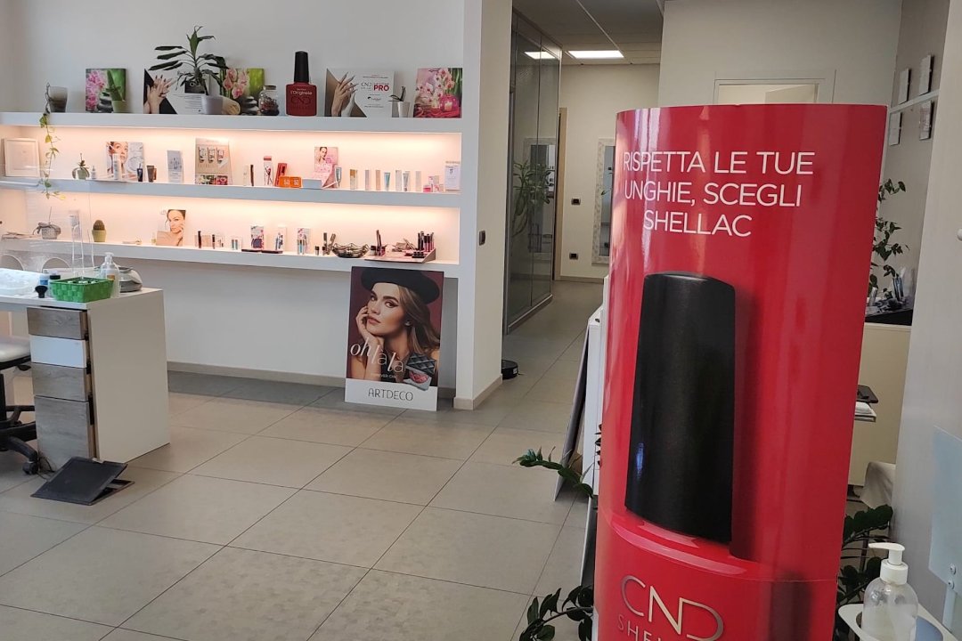 Clara Nails & Beauty, Cinisello Balsamo, Lombardia