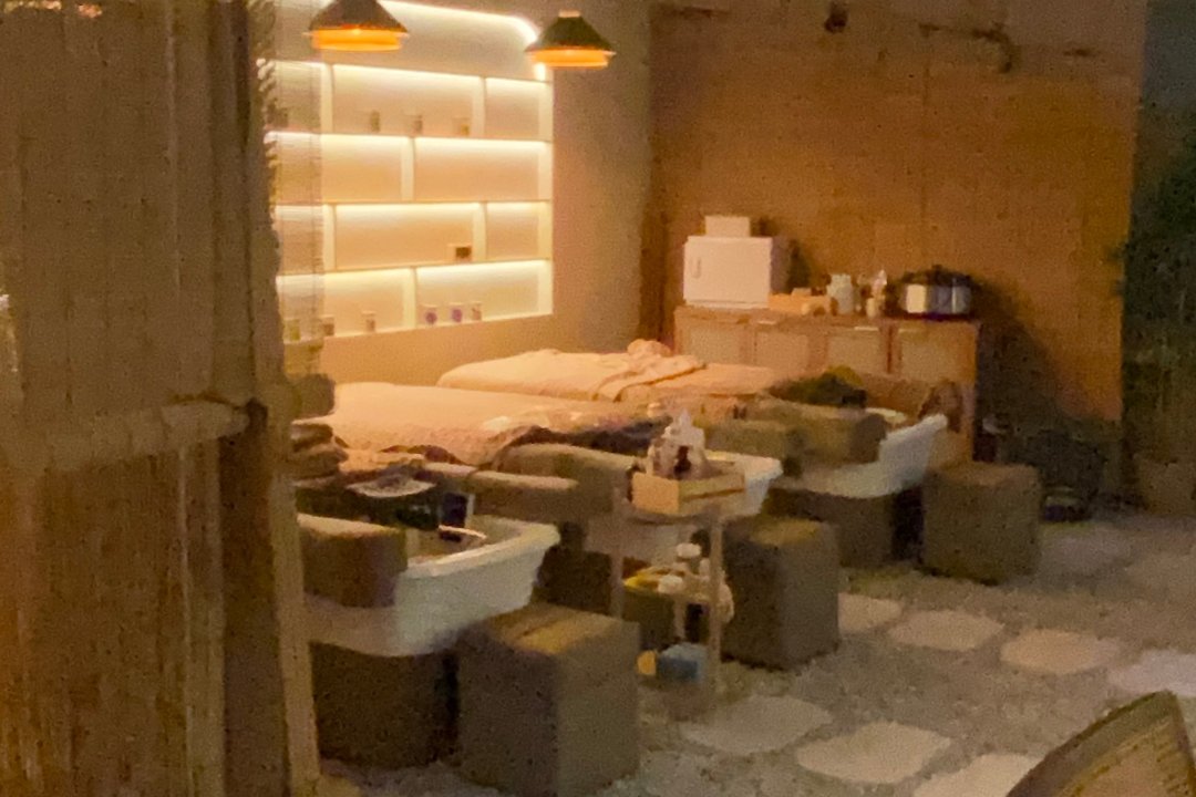 AYAME Head Spa, Charterhouse Square, London