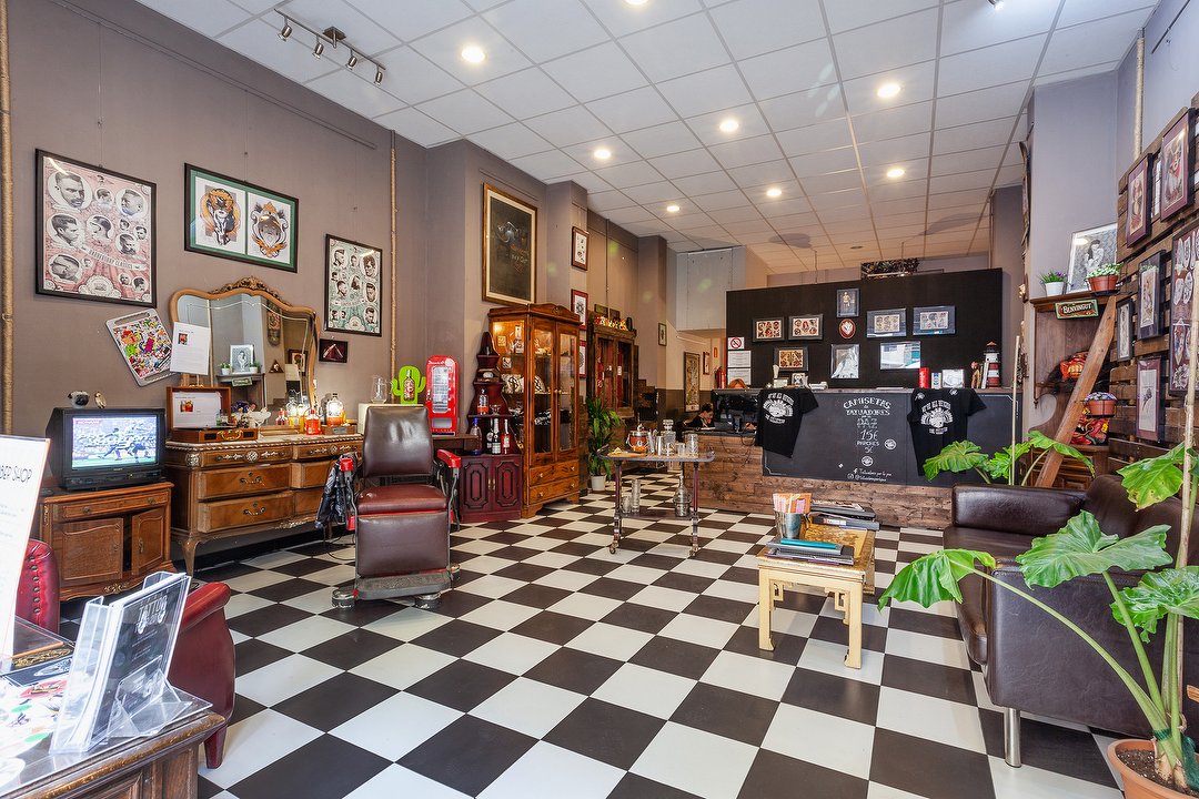 Two Anchors Unique Barber Shop Peluquería en El Raval, Barcelona