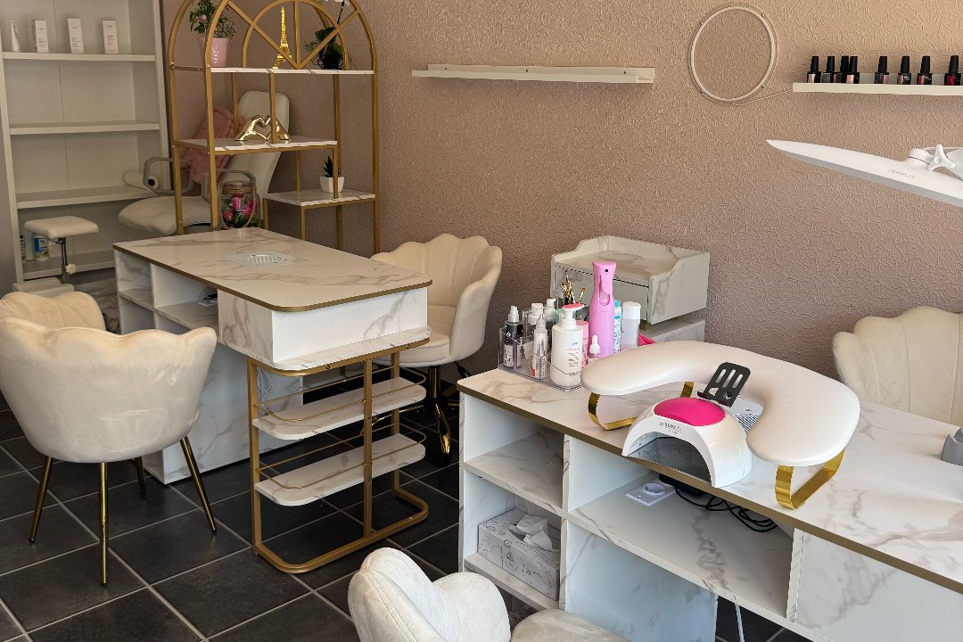 Angel Nails Glow, Kassel
