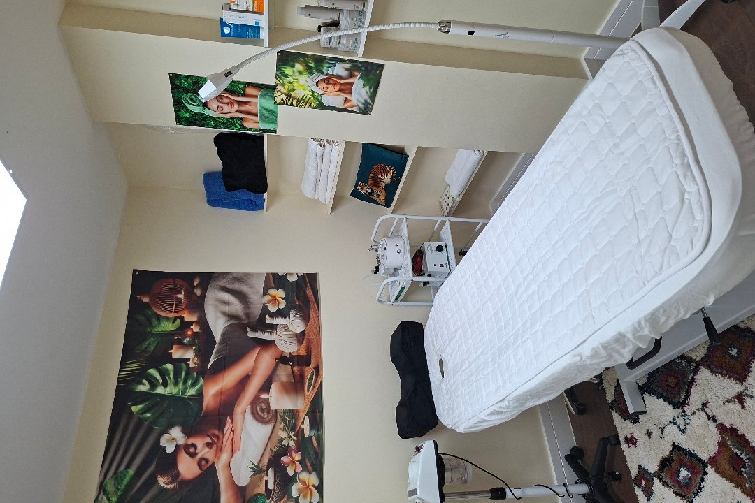 UK Beauty Hair Salon & Luxury Massage, East Croydon, London