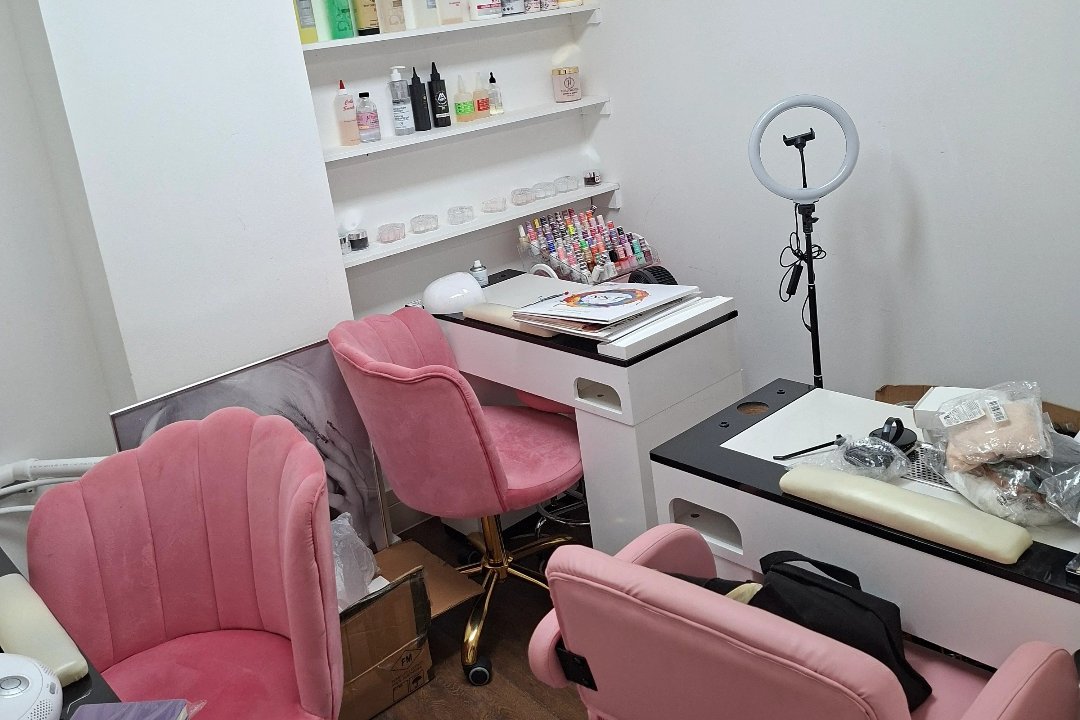 UK Beauty Hair Salon & Luxury Massage, East Croydon, London