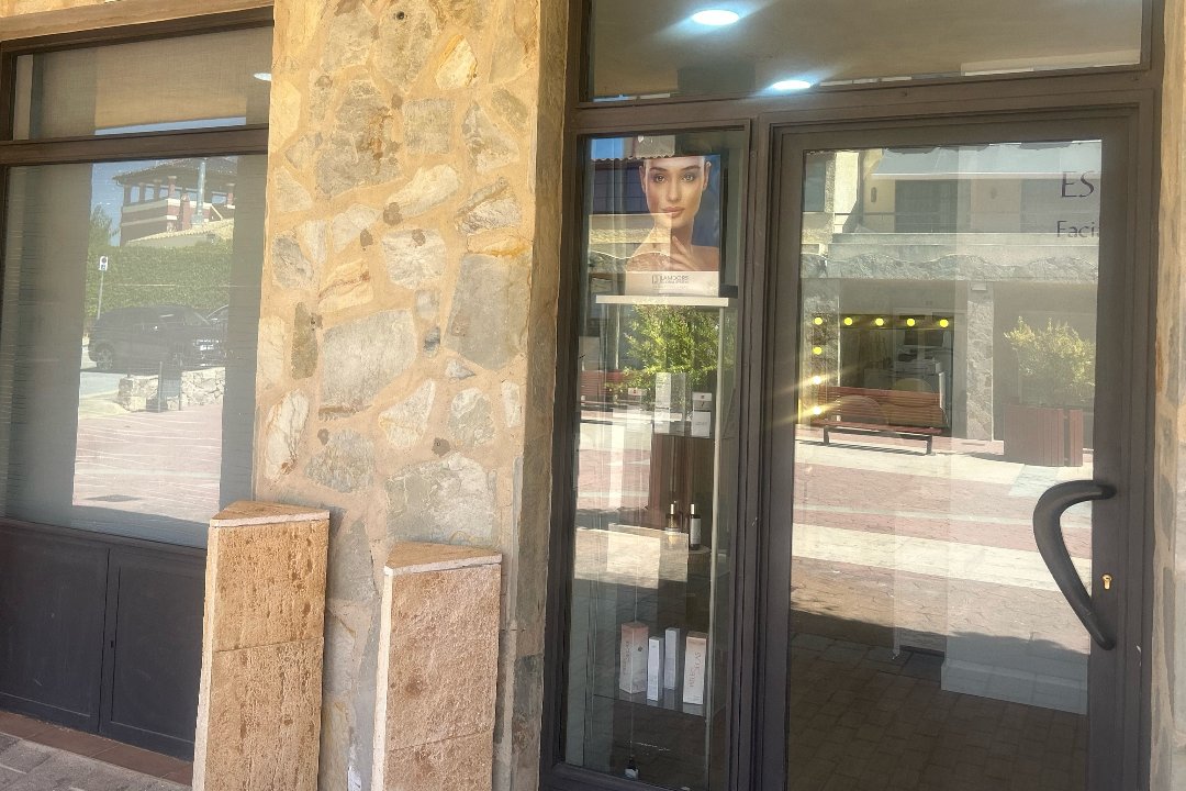 Estética Amparo Beneyto Ribarroja, L'Eliana
