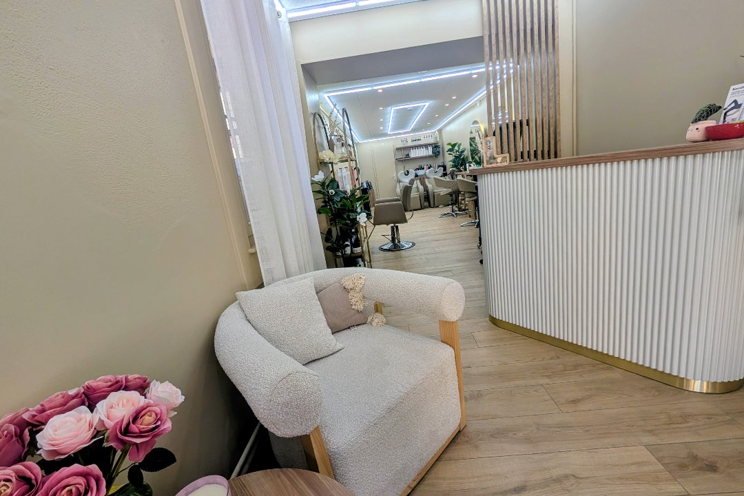 L'Beauty Salon, Kanton Neuenburg