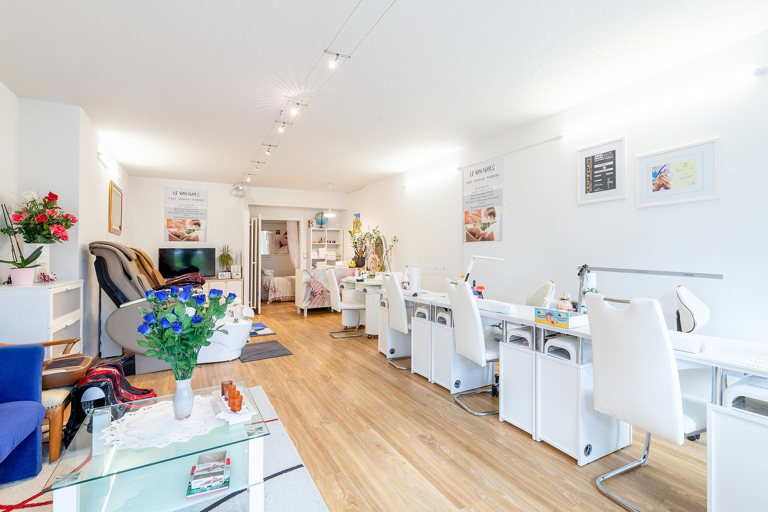 Le Van Nails, Maur, Kanton Zürich