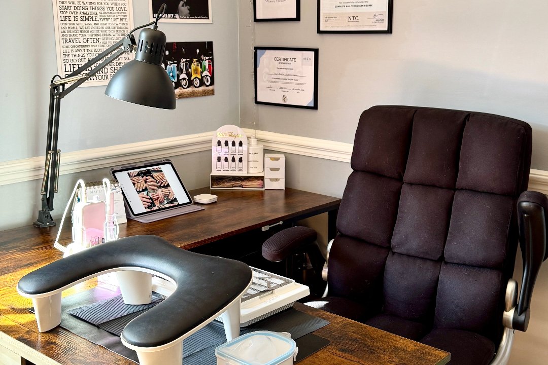 NV Nails, maltby street market, London