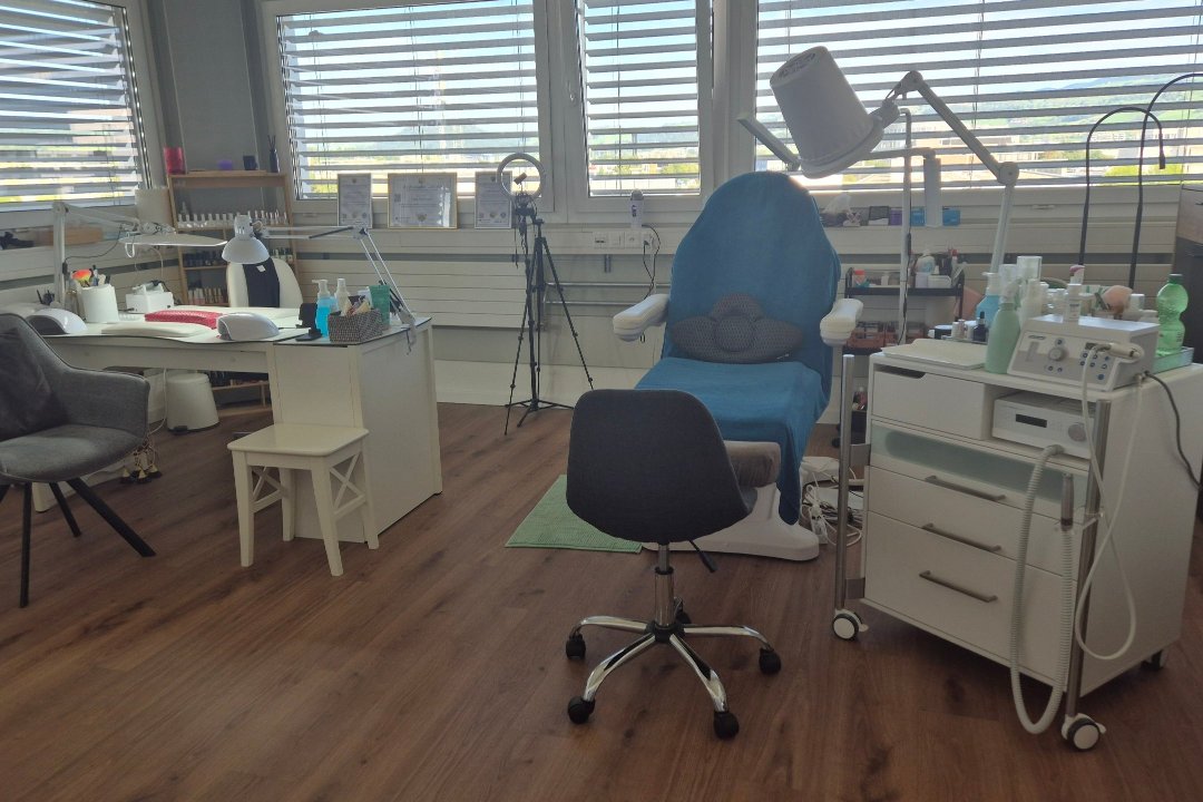 AR nailtherapist, Cham