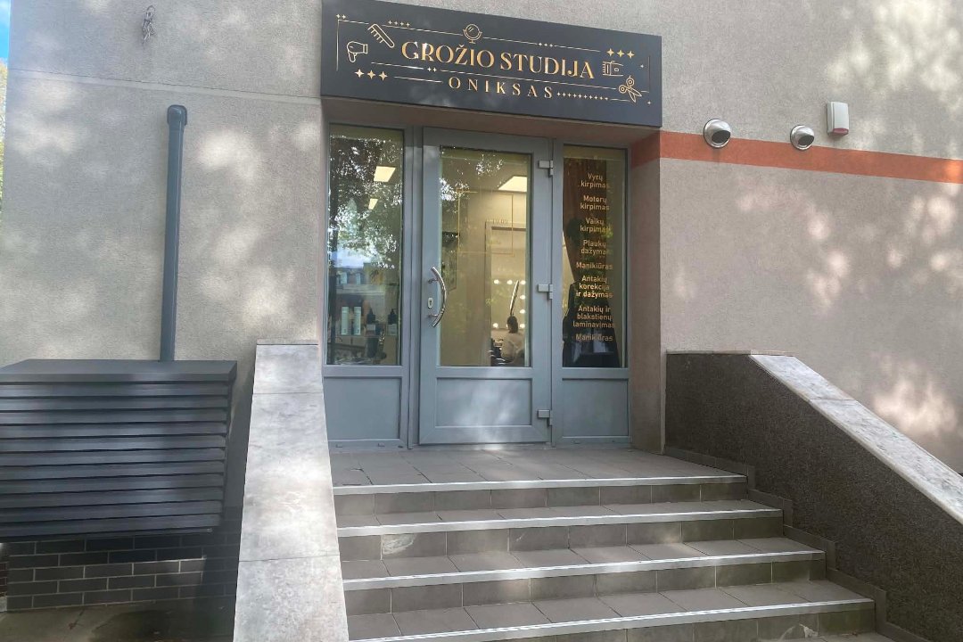 Grožio studija „ONIKSAS“ - plataus profilio kirpėja Eglė, Senamiestis, Klaipeda