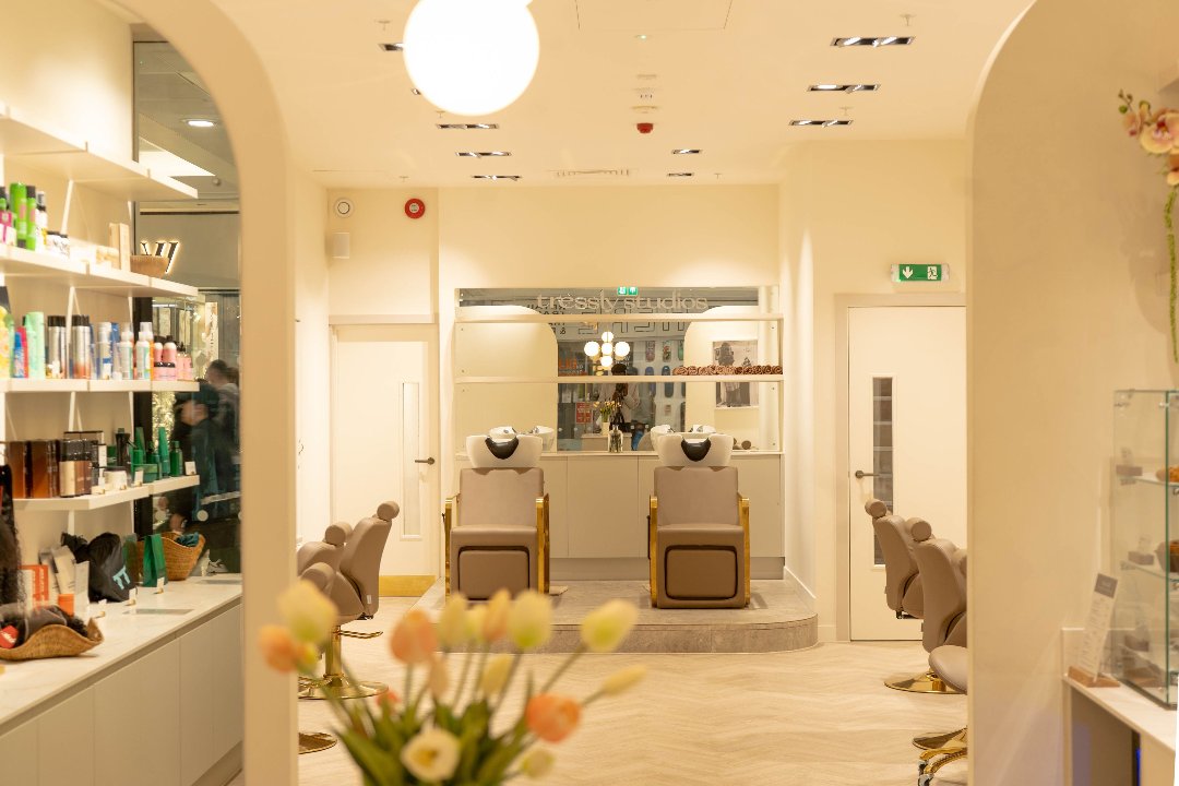 The Blowdry Artist, Lewisham Shopping Centre, London