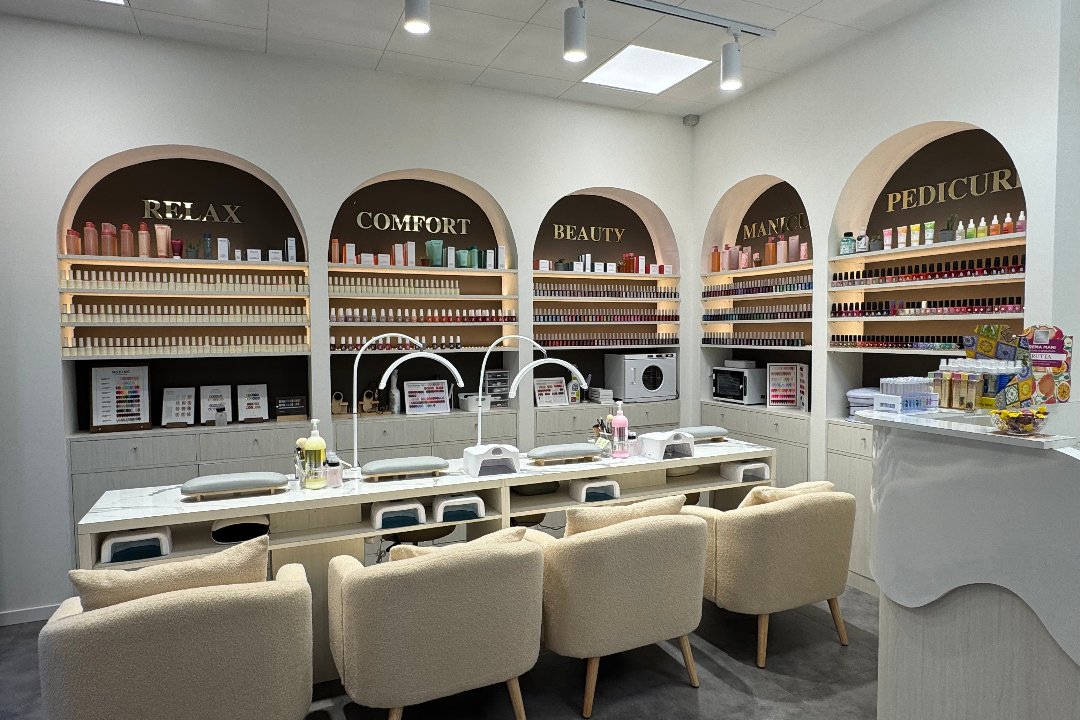 Ideal Nails Art, Saronno