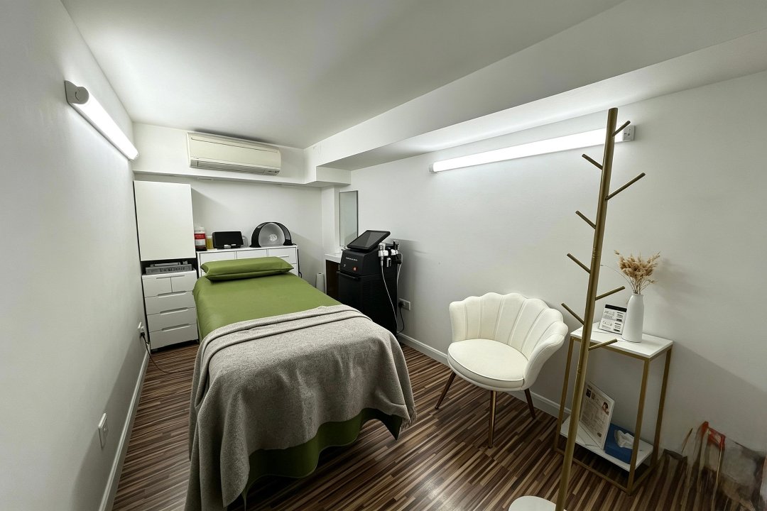 Kensington Olympia (HipZone) - Ambee Advanced Aesthetics & Wellness, Kensington Olympia, London