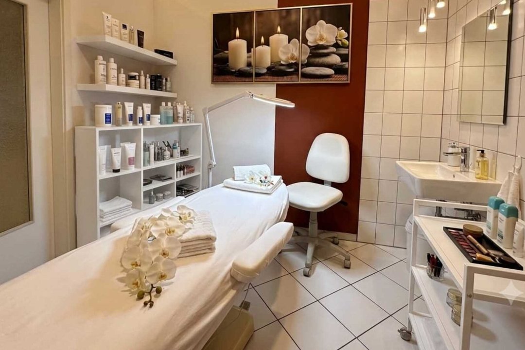 Crystal Beauty Halle (Saale), Halle