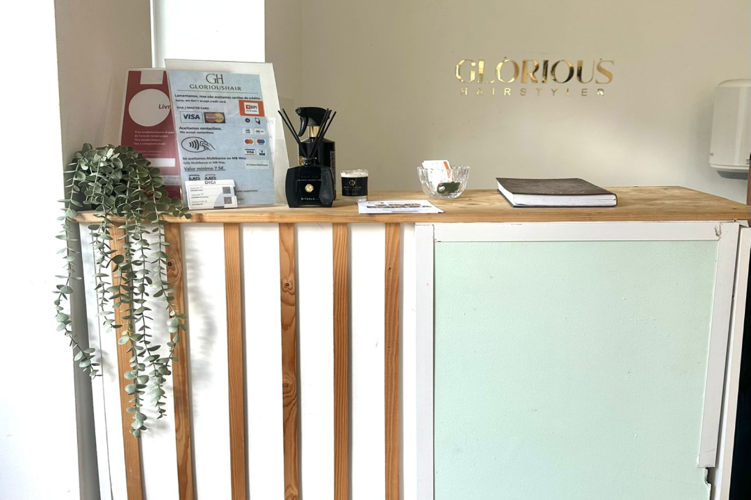 Glourius Hair, Amadora